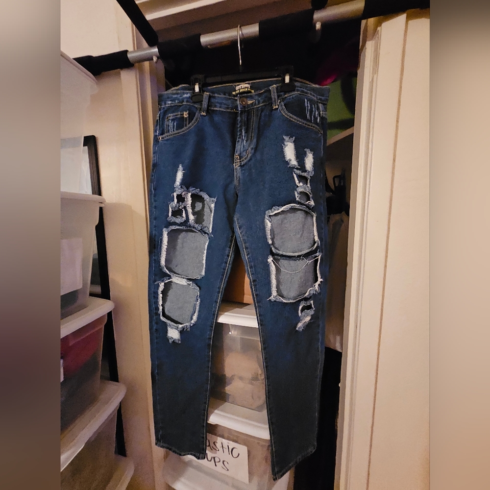 Top Trends Basic Collection Distressed Jeans